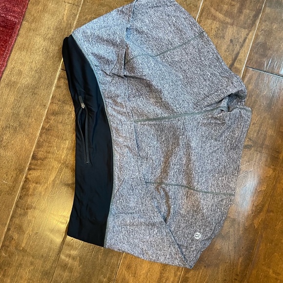 Shorts - Picture 3 of 3